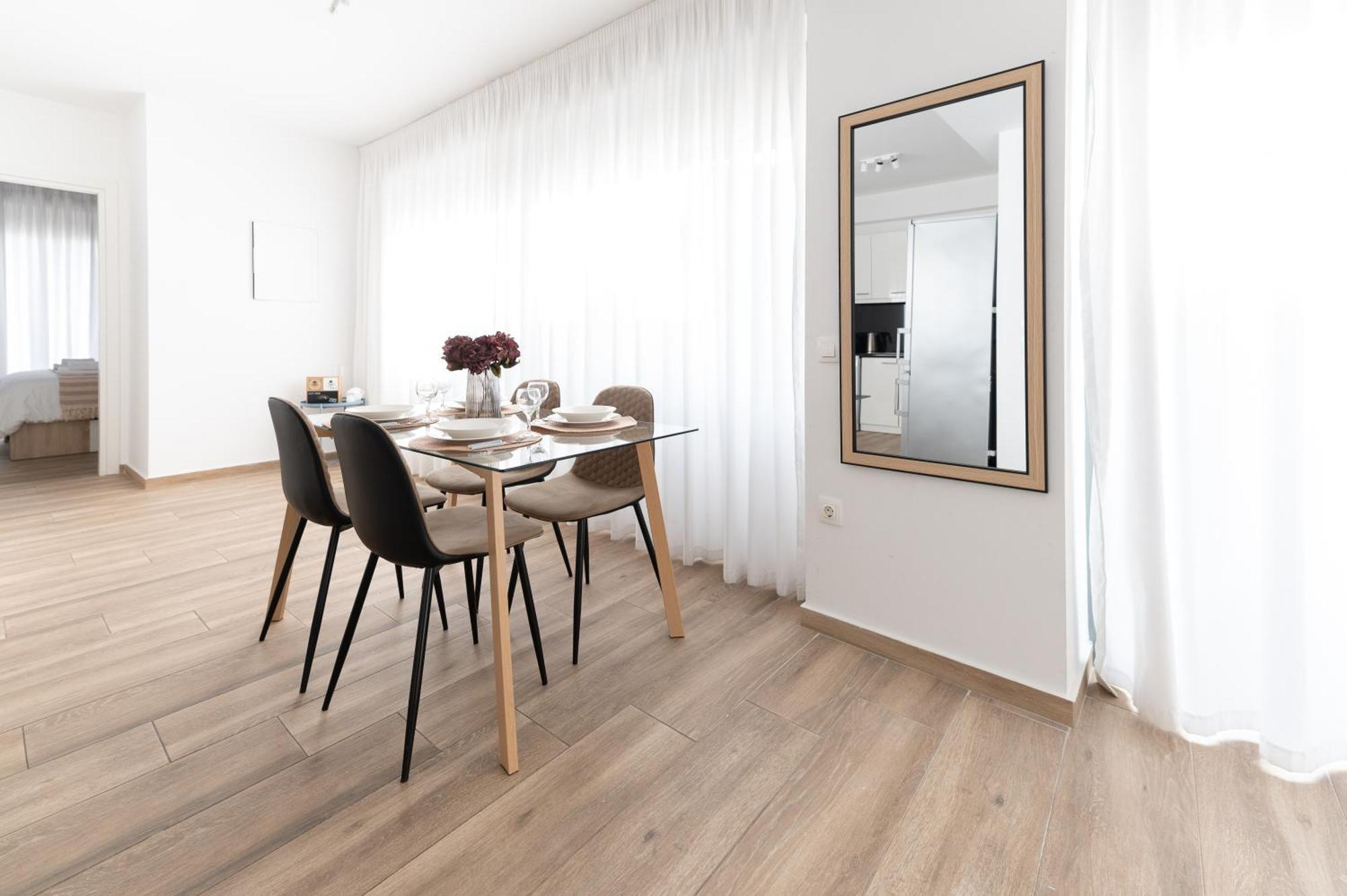 Stylish Spacious Apartment In Palaio Faliro Атина Екстериор снимка